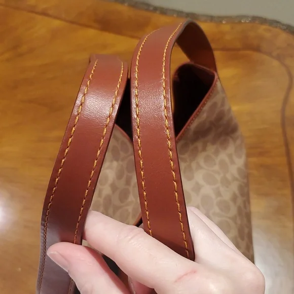 Like NEW Coach Hadley Hobo Bag In Signature Canvas - Picture 7 of 15